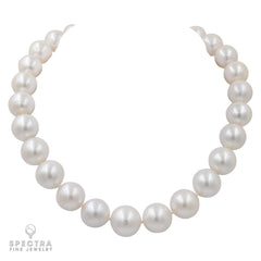 27 South Sea Pearls Necklace: in White Gold and Diamonds