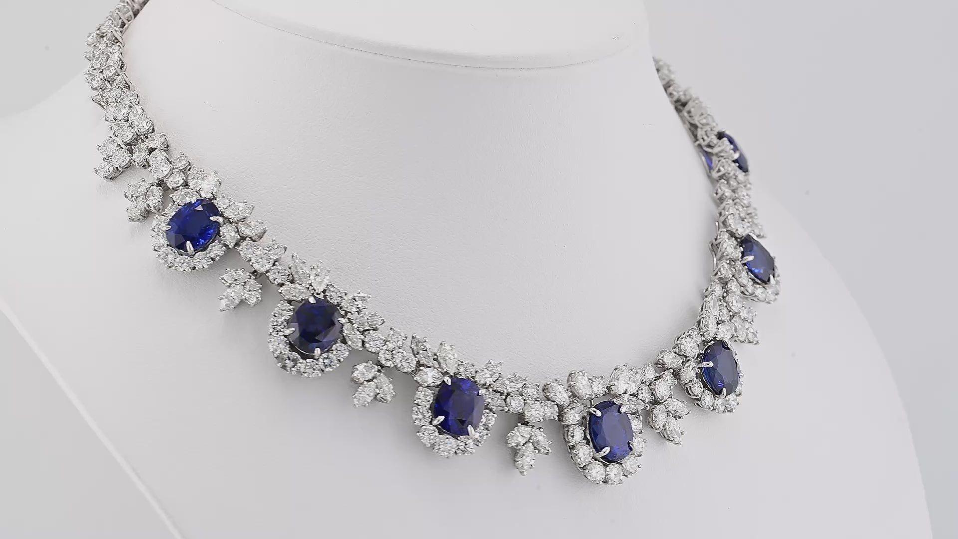 Harry Winston 32.63 cts. Ceylon Sapphire Diamond Platinum Necklace