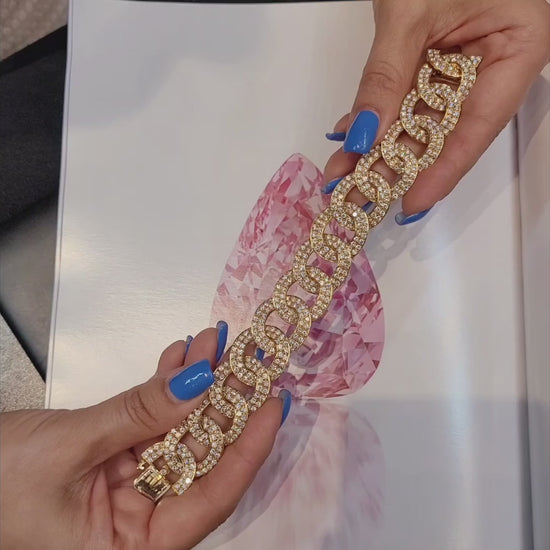 Van Cleef & Arpels “Olympia” 17.6 ct Diamond Bracelet in 18K Gold – Signed