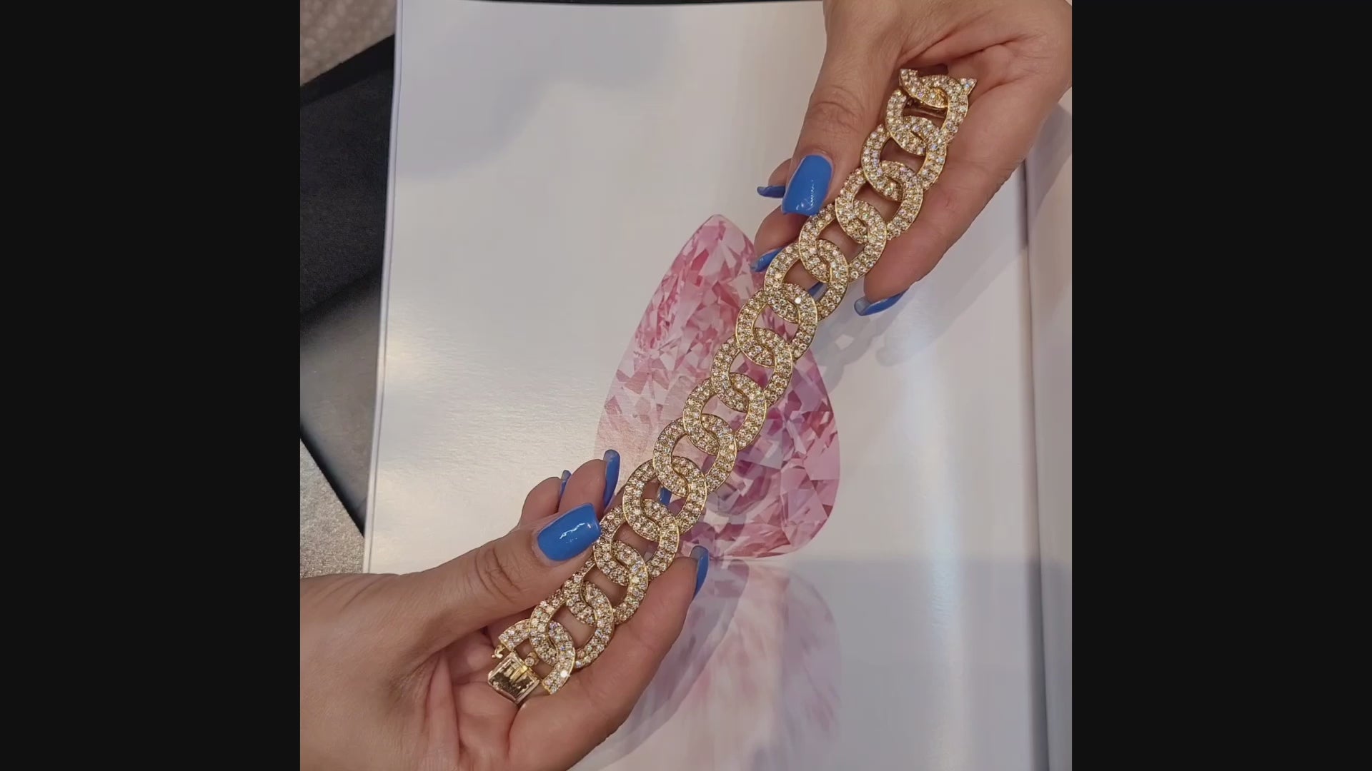 Van Cleef & Arpels “Olympia” 17.6 ct Diamond Bracelet in 18K Gold – Signed