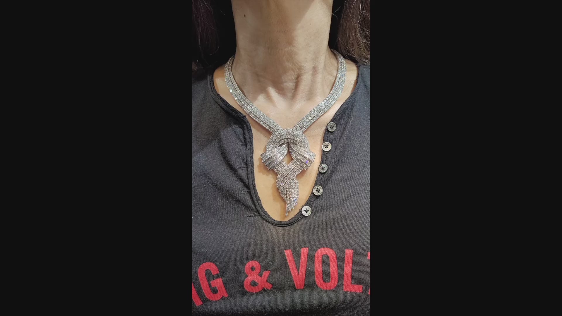 Spectra Fine Jewelry's Diamond Pendant Necklace - 65 Carats of Elegance